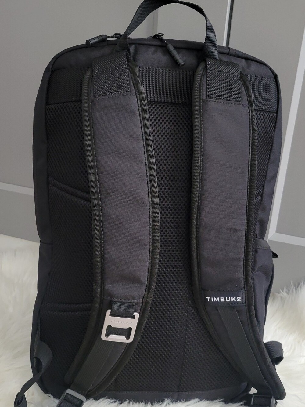 Timbuk2 ŌURA Black Men's Backpack with Front Logo - Picture 2 of 10